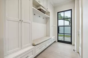 10106 Meadow Lake Ln, Houston, TX 77042 - Photo 16