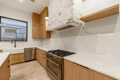 1104 W 9th Street, Houston, TX 77007 - Photo 8