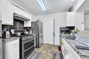 7826 Dairy View Ln, Houston, TX 77072 - Photo 6