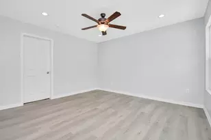 8595 Parkway Dr, Houston, TX 77088 - Photo 4