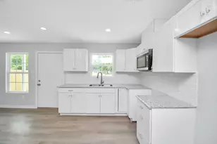 8595 Parkway Dr, Houston, TX 77088 - Photo 8