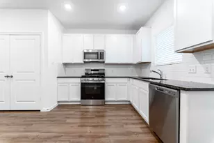 3191 Savannah Rose Dr, Angleton, TX 77515 - Photo 14