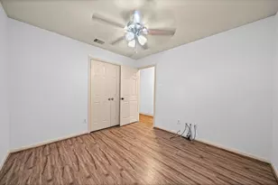 8421 Lawler St, Houston, TX 77051 - Photo 26