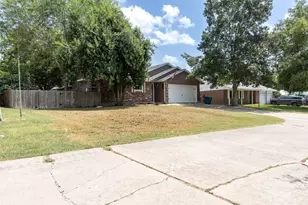 417 N Meinecke St, Bellville, TX 77418 - Photo 4