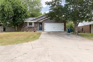 417 N Meinecke St, Bellville, TX 77418 - Photo 2