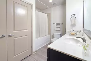 306 McGowen St, Houston, TX 77006 - Photo 4