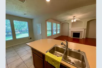 11 Nestlewood Place, Spring, TX 77382 - Photo 4