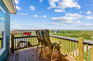 988 Jean St, Gilchrist, TX 77617 - Photo 8