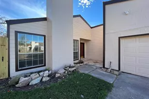 11039 Holworth Dr, Houston, TX 77072 - Photo 2