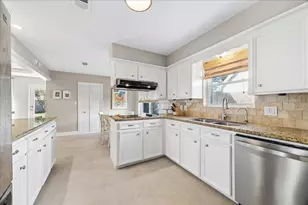 930 Ashford Pkwy, Houston, TX 77077 - Photo 8