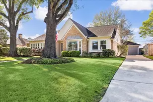 930 Ashford Pkwy, Houston, TX 77077 - Photo 2