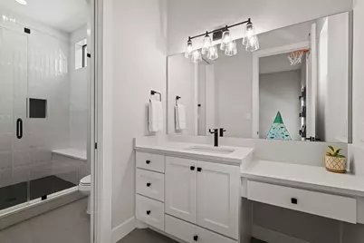 733 E 10th 1/2 Street, Houston, TX 77008 - Photo 28