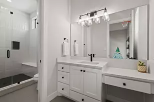 733 E 10th 1/2 St, Houston, TX 77008 - Photo 28