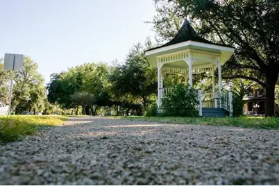 733 E 10th 1/2 Street, Houston, TX 77008 - Photo 40