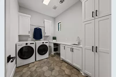 733 E 10th 1/2 Street, Houston, TX 77008 - Photo 18
