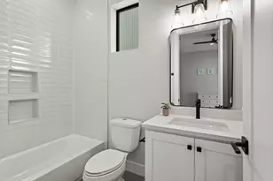 733 E 10th 1/2 St, Houston, TX 77008 - Photo 26