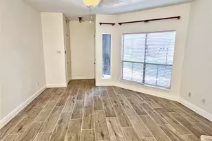 3130 SW Walnut Bend Ln, Houston, TX 77042 - Photo 8