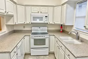 3130 SW Walnut Bend Ln, Houston, TX 77042 - Photo 4