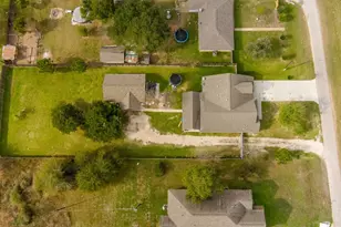 515 Dahila St, Waller, TX 77484 - Photo 10