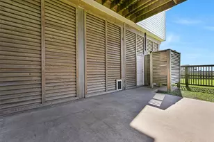 3902 Warrior Ct, Galveston, TX 77554 - Photo 36
