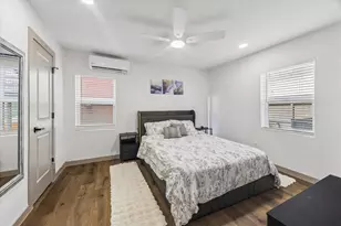 1224 Welch St, Houston, TX 77006 - Photo 8