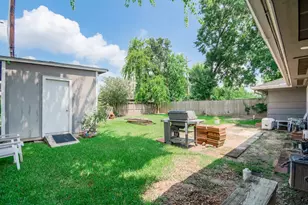1918 Huge Oaks St, Houston, TX 77055 - Photo 8