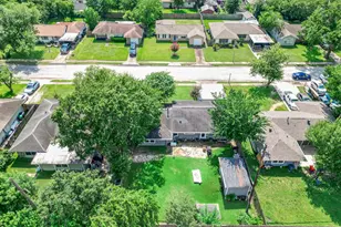 1918 Huge Oaks St, Houston, TX 77055 - Photo 32