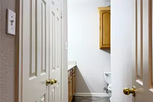 2255 Braeswood Park Dr, Houston, TX 77030 - Photo 14