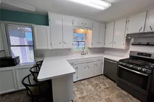 1004 N Center St, Weimar, TX 78962 - Photo 4