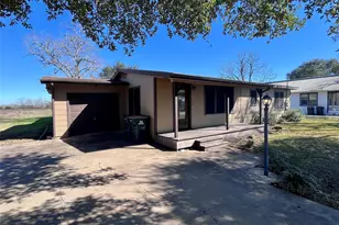 1004 N Center St, Weimar, TX 78962 - Photo 10