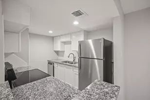 9546 Pagewood Ln, Houston, TX 77063 - Photo 2