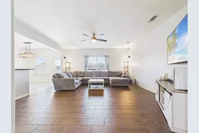 911 Marigold Road, Baytown, TX 77521 - Photo 6