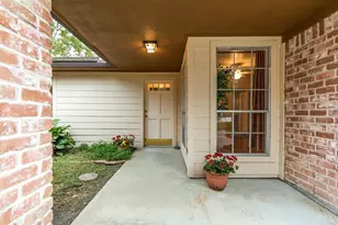 805 Thornwood Dr, Shenandoah, TX 77381 - Photo 2
