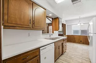 610 Amistad Blvd, Universal City, TX 78148 - Photo 18