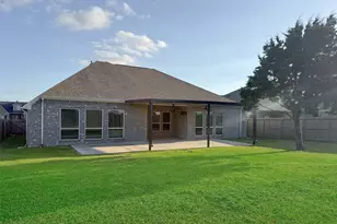 1524 N Blue Bonnet Ln, Angleton, TX 77515 - Photo 10