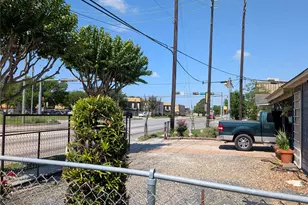 109 E Parker Rd, Houston, TX 77076 - Photo 8