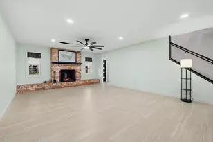 222 W Vaughn Ln, Deer Park, TX 77536 - Photo 4