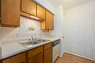 10211 Sugar Branch Dr, Houston, TX 77036 - Photo 10