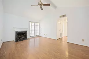 10211 Sugar Branch Dr, Houston, TX 77036 - Photo 4