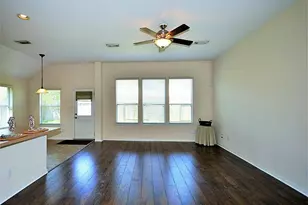 2608 Courtyard Ln, Pearland, TX 77584 - Photo 2