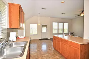 2608 Courtyard Ln, Pearland, TX 77584 - Photo 4