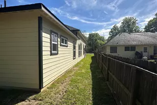22525 E Shorewood Loop Loop E, Huffman, TX 77336 - Photo 4