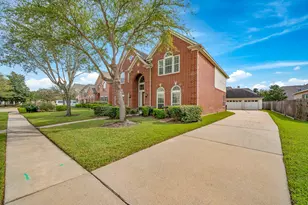 7006 Paxton Ct, Sugar Land, TX 77479 - Photo 2
