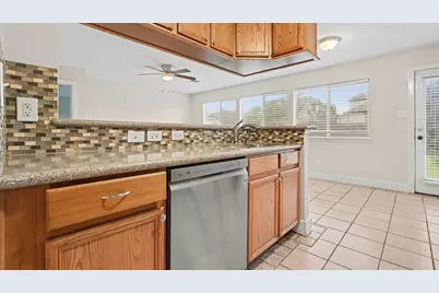260 Rolling Brook Drive, Dickinson, TX 77539 - Photo 12