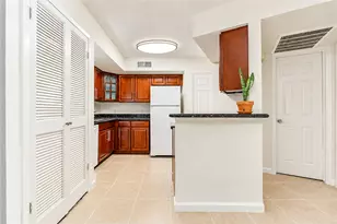 10811 Richmond Ave, Houston, TX 77042 - Photo 18
