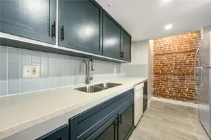 213 Tremont St, Galveston, TX 77550 - Photo 8