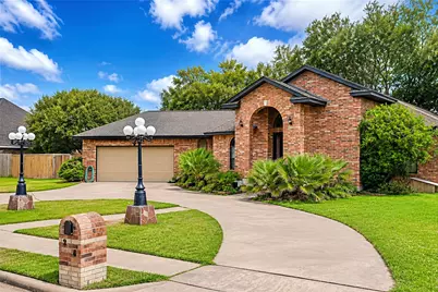 208 Tracy Street, Angleton, TX 77515 - Photo 2