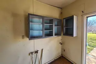 306 E Ida Ave, Electra, TX 76360 - Photo 14
