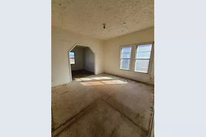 306 E Ida Avenue, Electra, TX 76360 - Photo 8