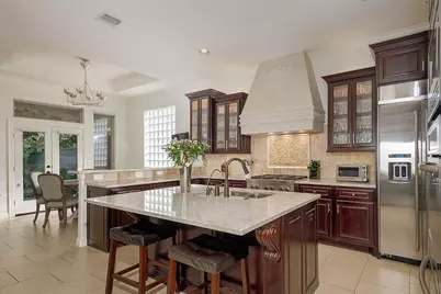 10 Moatwood Court, The Woodlands, TX 77382 - Photo 14